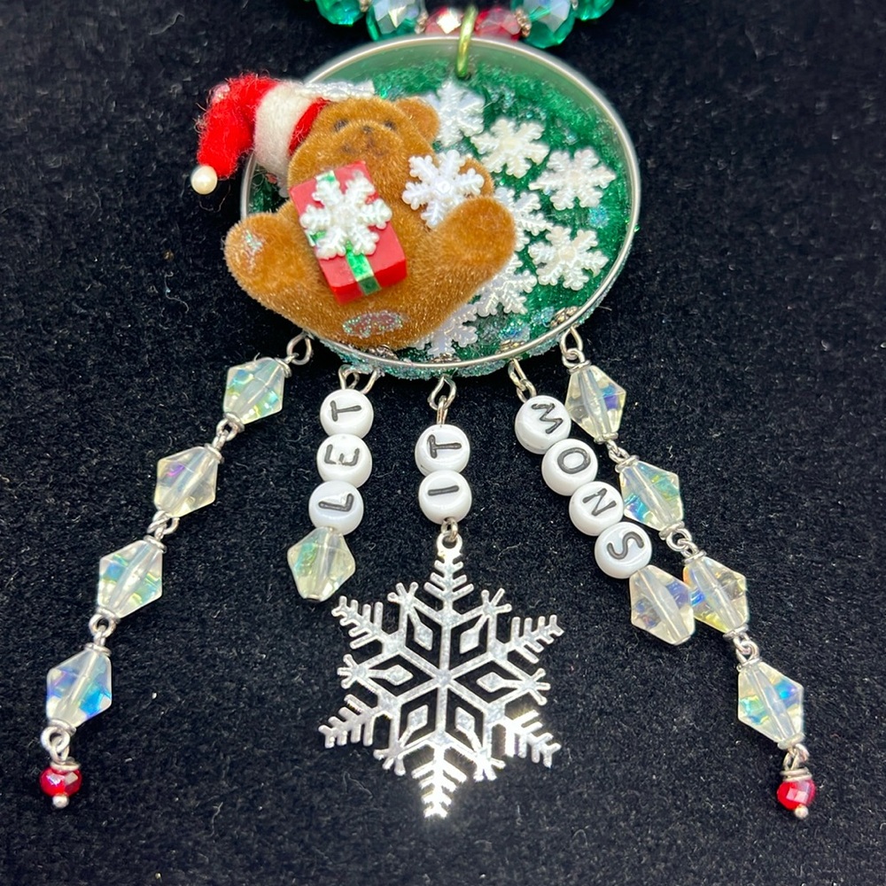 ⭐️Adorned Crown Jewelry assemblage Christmas let it snow teddy bear necklace - Picture 6 of 12